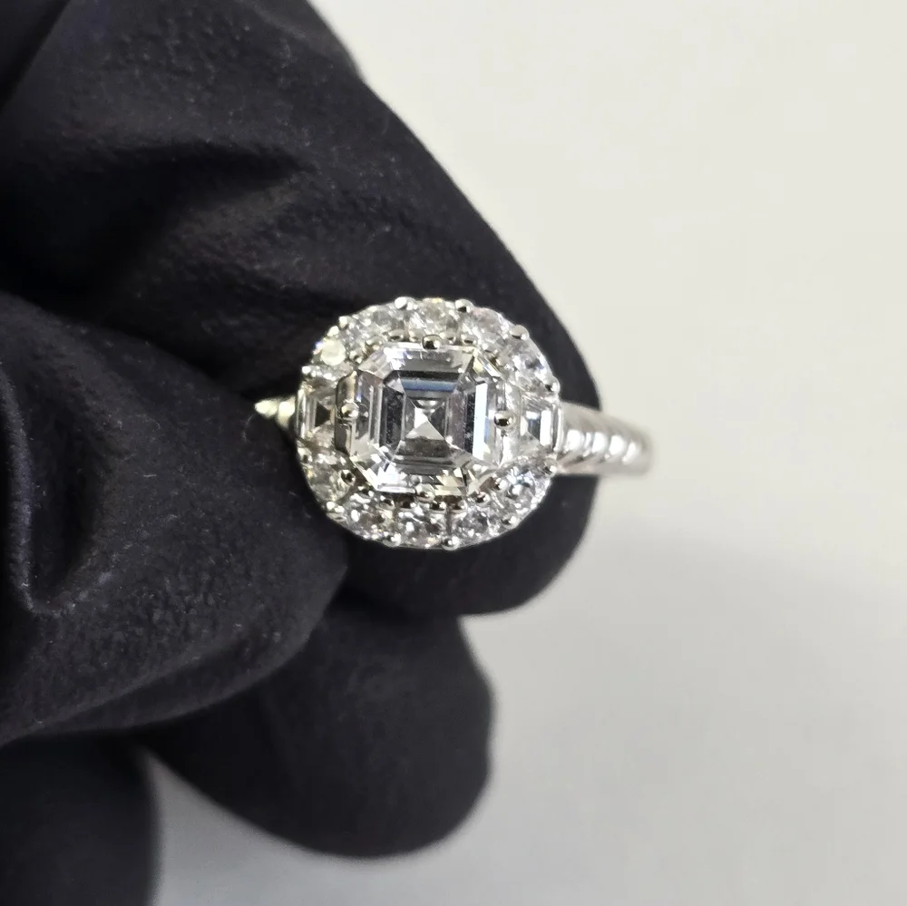 Watch Video / 14K Gold Assher Cut Solitaire Halo Ring